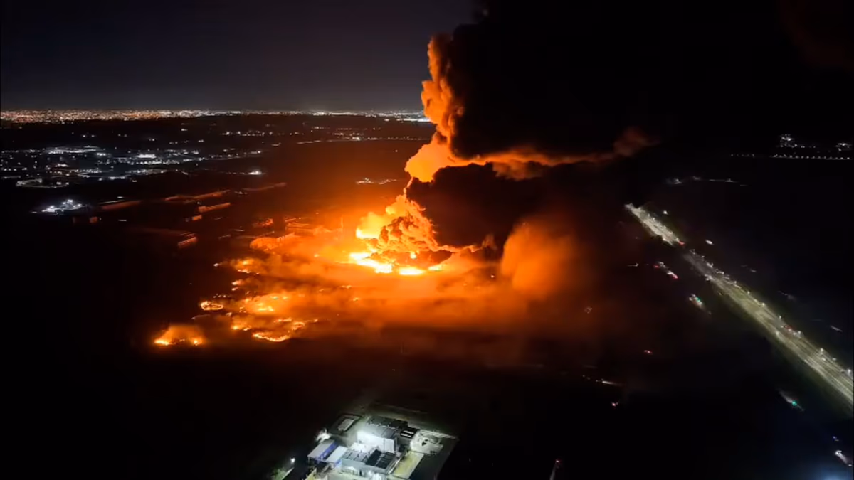 Explosión en un polo industrial genera un fuerte incendio en el municipio  de Ezeiza, Argentina | CNN